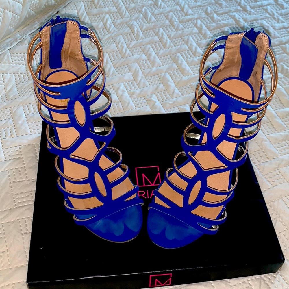 Strappy blue dress sandle
